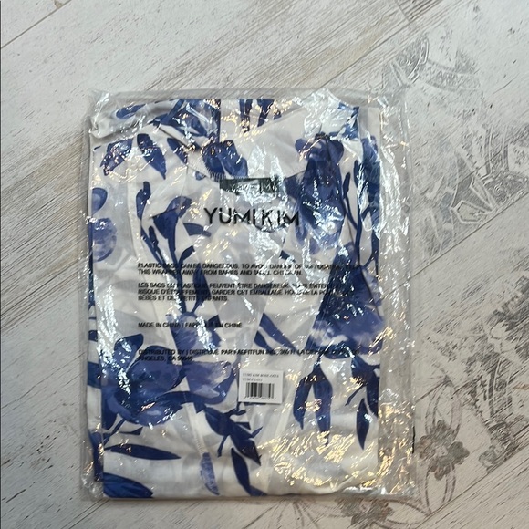 Yumi Kim Blue and White Floral Print Wrap Robe One Size Fits All - Picture 3 of 4